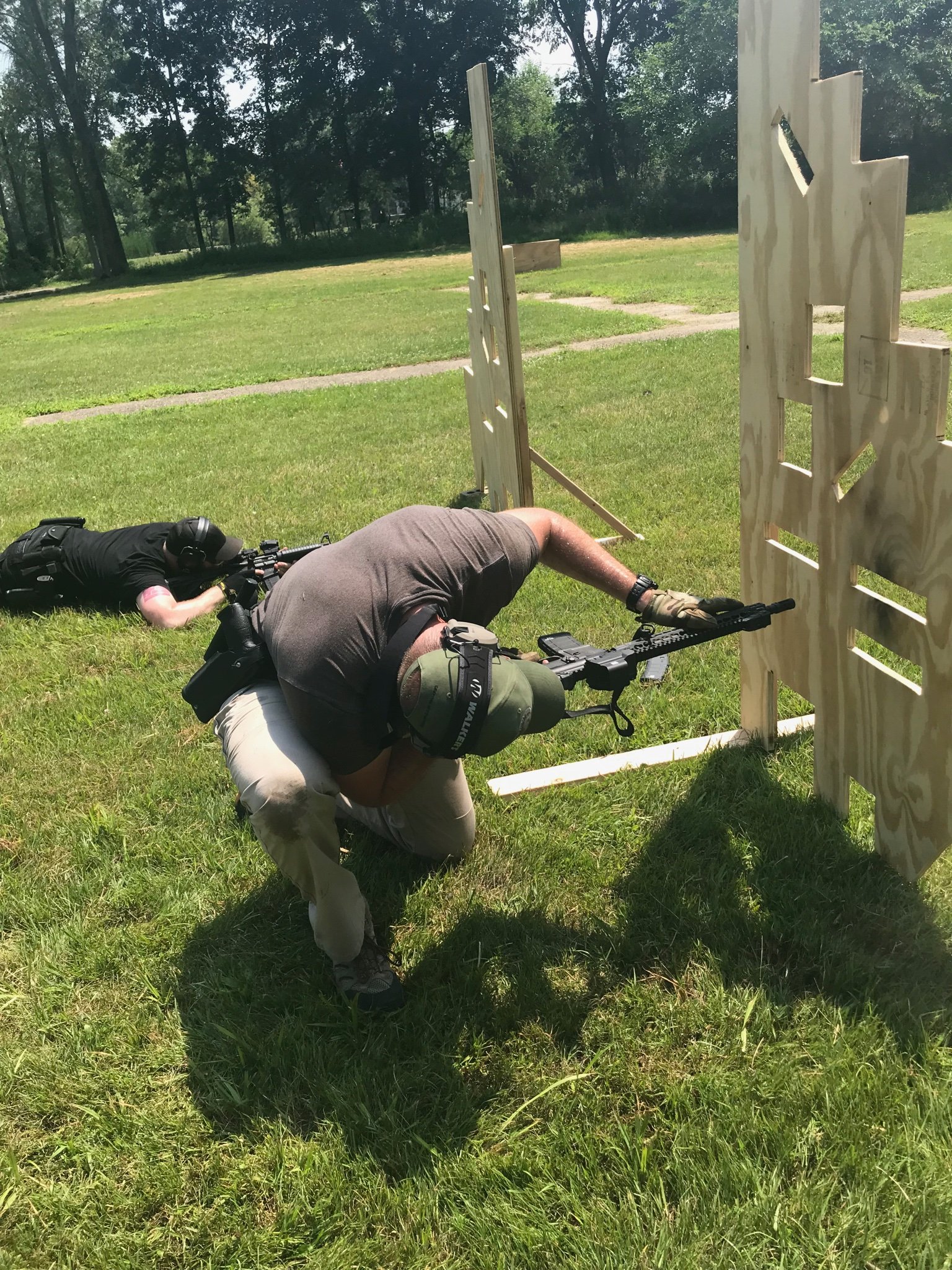 Low-ready rifle drill — outdoor range barricade